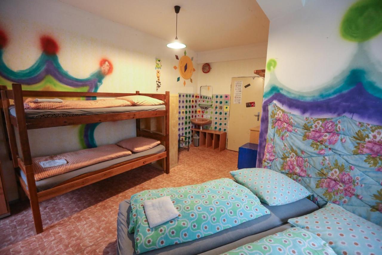 פק פוד סנז'קו Hostel Klondike מראה חיצוני תמונה